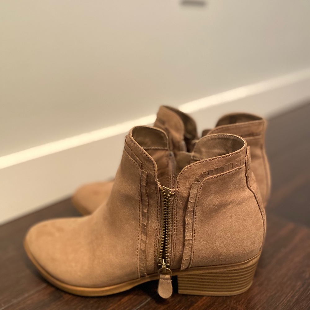 MIA suede tan ankle booties